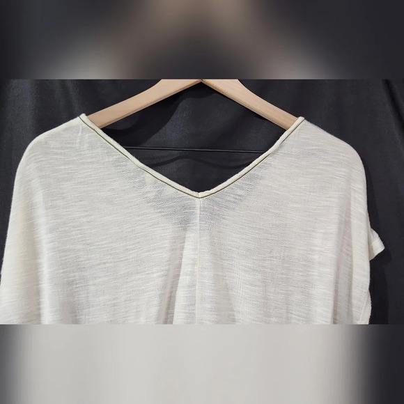 Guess Womens Wings Print T-Shirt Size M Ivory Double V Sleeveless Flowy Biker - Picture 6 of 13